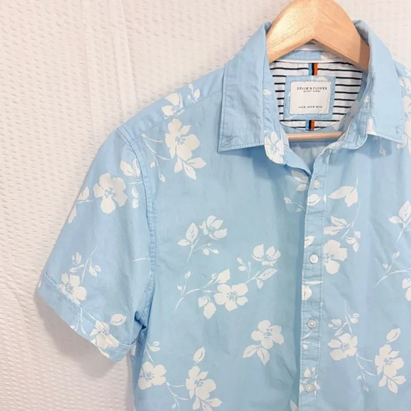 Denim & Flower tropical coastal travel Floral button down baby blue shirt size m - Picture 11 of 13